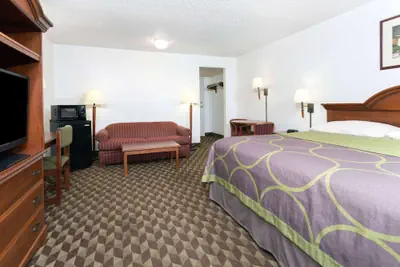 Photo 5 - Super 8 by Wyndham Riviera Beach West Palm Beach