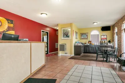 Photo 4 - Econo Lodge Jonesboro