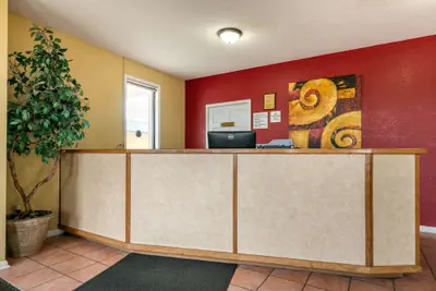 Photo 3 - Econo Lodge Jonesboro
