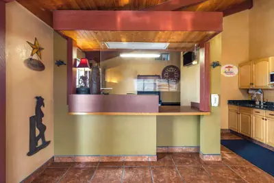 Photo 3 - Super 8 by Wyndham Dodge City