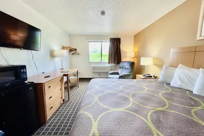 Photo 5 - Econo Lodge Quincy