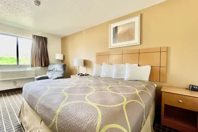 Photo 4 - Econo Lodge Quincy