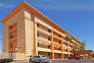 Photo 2 - La Quinta Inn & Suites by Wyndham El Paso West Bartlett