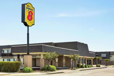 Photo 2 - Super 8 by Wyndham Eureka