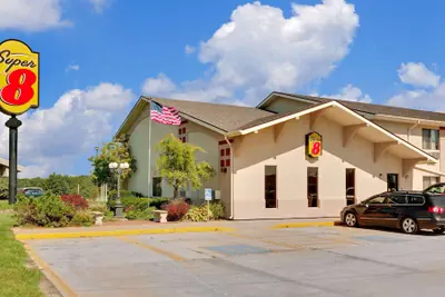 Photo 2 - Super 8 by Wyndham Keokuk