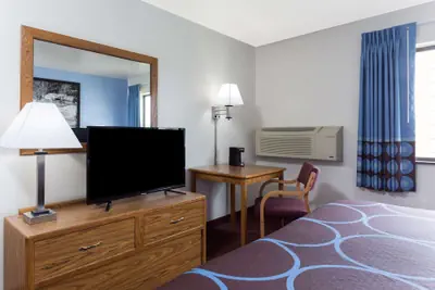 Photo 4 - Super 8 by Wyndham Wisconsin Dells