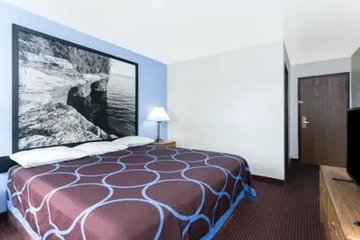Photo 5 - Super 8 by Wyndham Wisconsin Dells