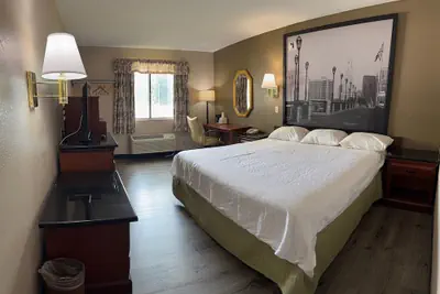 Photo 5 - Knights inn Hartford