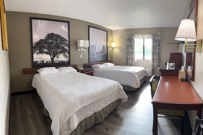 Photo 4 - Knights inn Hartford