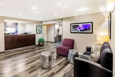 Photo 4 - La Quinta Inn & Suites by Wyndham Houston Baytown East