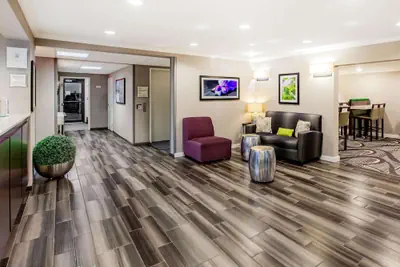 Photo 3 - La Quinta Inn & Suites by Wyndham Houston Baytown East