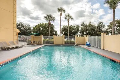 Photo 2 - La Quinta Inn & Suites by Wyndham Melbourne Viera