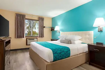 Photo 5 - Howard Johnson by Wyndham Waterloo/Cedar Falls