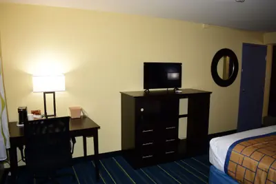 Photo 3 - Days Inn by Wyndham Augusta