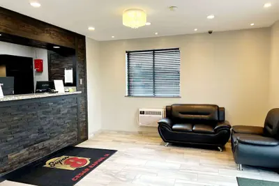Photo 3 - Super 8 by Wyndham Cedar Rapids
