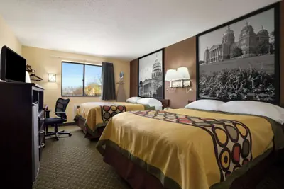 Photo 4 - Super 8 by Wyndham Cedar Rapids