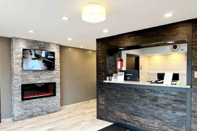 Photo 2 - Super 8 by Wyndham Cedar Rapids