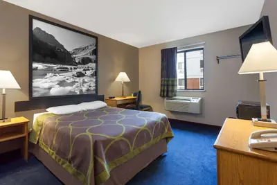 Photo 5 - Super 8 by Wyndham Helena