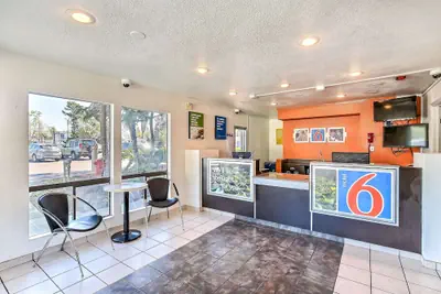 Photo 5 - Motel 6 Oakland, CA - Embarcadero