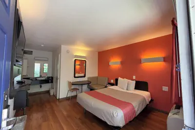 Photo 5 - Super 8 by Wyndham Walnut Creek
