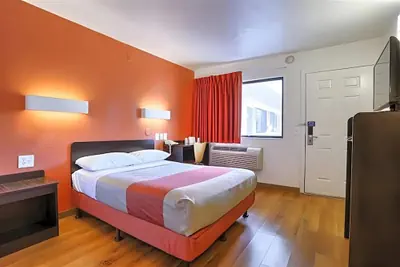 Photo 3 - Super 8 by Wyndham Walnut Creek