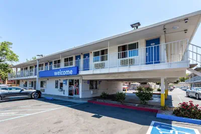 Photo 2 - Motel 6 Sacramento, CA - Downtown