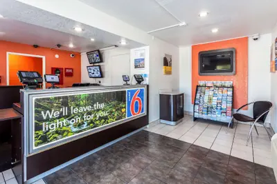 Photo 3 - Motel 6 Sacramento, CA - Downtown