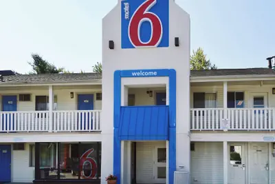 Photo 2 - Motel 6 Nashua, NH - North