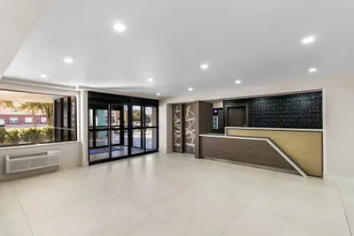 Photo 5 - Baymont by Wyndham Arlington At Six Flags Dr