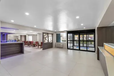 Photo 4 - Baymont by Wyndham Arlington At Six Flags Dr