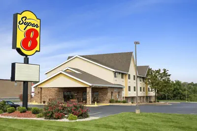 Photo 2 - Super 8 by Wyndham Alton