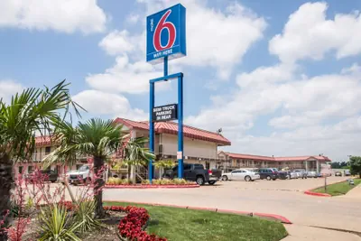 Photo 2 - Motel 6 Mesquite, TX - Rodeo - Convention Ctr