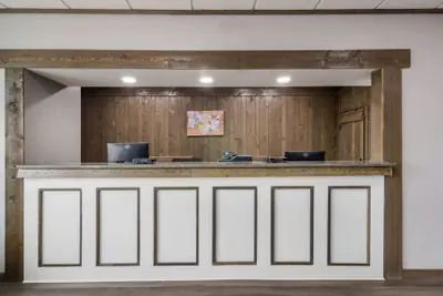 Photo 4 - Econo Lodge Scottsbluff