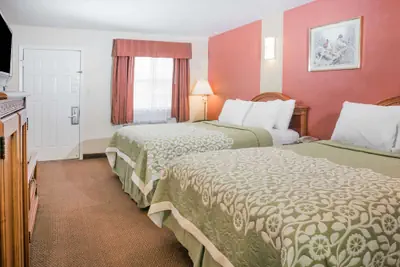 Photo 4 - Days Inn by Wyndham Bastrop