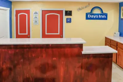 Photo 3 - Days Inn by Wyndham Bastrop