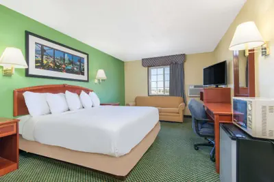 Photo 4 - Days Inn by Wyndham Great Bend