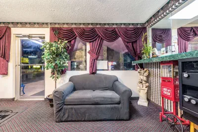 Photo 3 - Super 8 by Wyndham Eastland