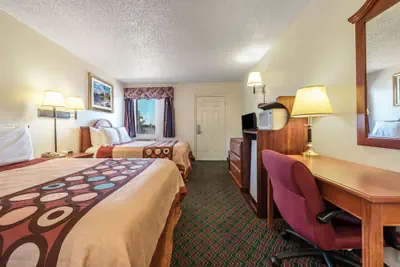 Photo 4 - Super 8 by Wyndham Eastland