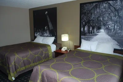 Photo 2 - Super 8 by Wyndham Warner Robins