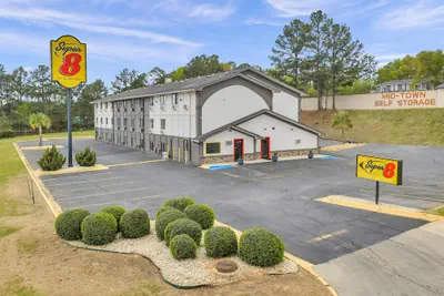 Photo 2 - Super 8 by Wyndham Warner Robins