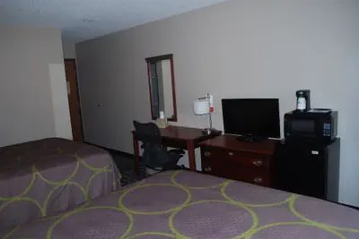 Photo 5 - Super 8 by Wyndham Warner Robins