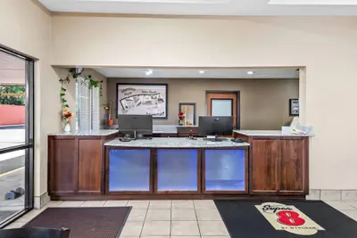 Photo 3 - Super 8 by Wyndham Terre Haute