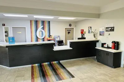 Photo 4 - Motel 6 Mobile, AL – Airport Blvd