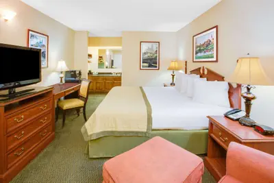 Photo 5 - Baymont by Wyndham Ozark