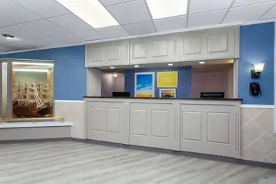Photo 2 - Days Inn by Wyndham Melbourne