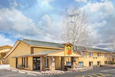 Photo 2 - Super 8 by Wyndham Craig