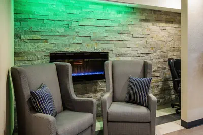Photo 2 - Baymont by Wyndham Cedar Rapids