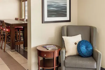 Photo 3 - Baymont by Wyndham Cedar Rapids