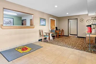 Photo 5 - Super 8 by Wyndham Blue Earth