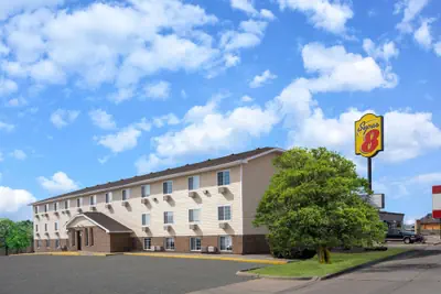 Photo 2 - Super 8 by Wyndham Clinton